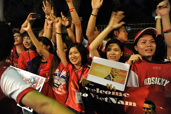 First images of Arsenal in Vietnam - ảnh 7